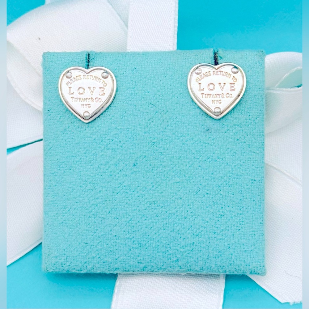 Return to Love Tiffany & Co SS RTL Heart Studs EUC